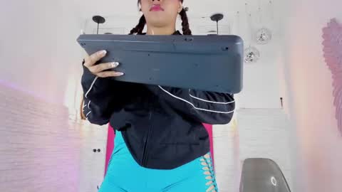 Vallolet Peach  online show from February 9, 11:14 am