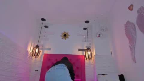 Vallolet Peach  online show from February 12, 11:29 am