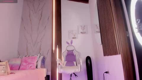 Snapshot of valloletsamar chatting on November 4, 11:42 am Vallolet Peach online show from November 4, 11:42 am