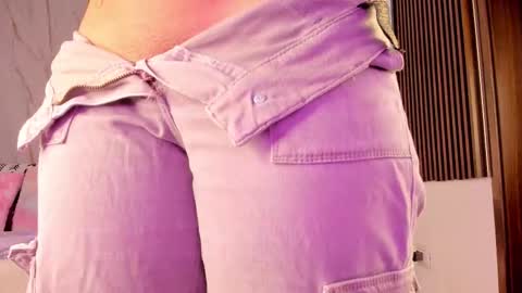 Snapshot of valloletsamar chatting on November 9, 11:52 am Vallolet Peach online show from November 9, 11:52 am