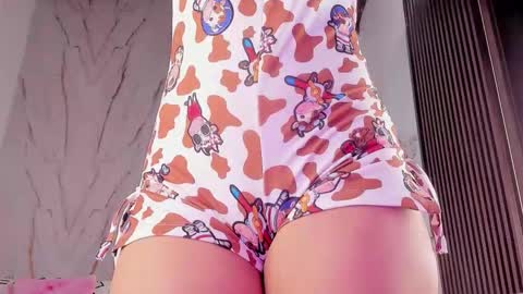 Snapshot of valloletsamar chatting on December 4, 11:52 am Vallolet Peach online show from December 4, 11:52 am