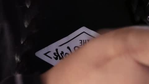 Vallolet Peach  online show from March 28, 12:05 pm