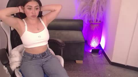 Snapshot of vallolett__ chatting on November 20, 6:51 pm vallolett__ online show from November 20, 6:51 pm