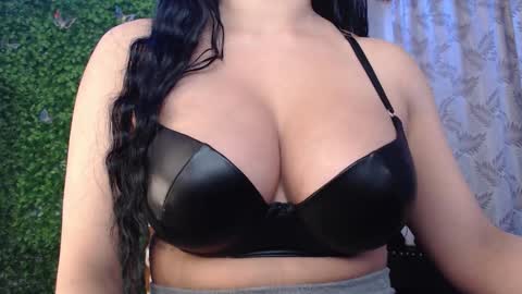 Snapshot of valquiria_sirgun chatting on September 23, 9:34 am valquiria_sirgun online show from September 23, 9:34 am