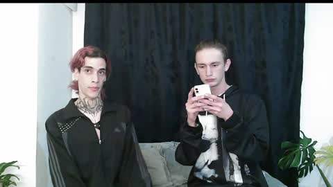 Snapshot of vamp_noah chatting on December 6, 1:07 am Vamp Noah and Dan online show from December 6, 1:07 am