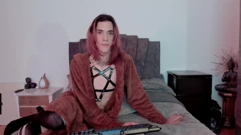 Snapshot of vamp_noah chatting on March 6, 12:41 pm Vamp Noah and Dan online show from March 6, 12:41 pm