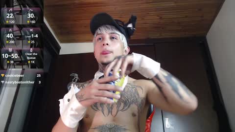 Snapshot of vampiredavyd chatting on December 15, 11:31 pm david guzman i model independenthelp me with a thumbs up online show from December 15, 11:31 pm