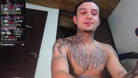 Snapshot of vampiredavyd chatting on December 20, 12:08 am david guzman i model independenthelp me with a thumbs up online show from December 20, 12:08 am