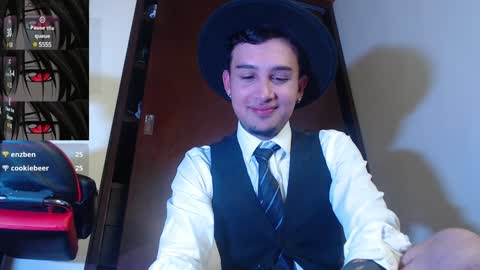 Snapshot of vampiredavyd chatting on December 21, 12:09 am david guzman i model independenthelp me with a thumbs up online show from December 21, 12:09 am