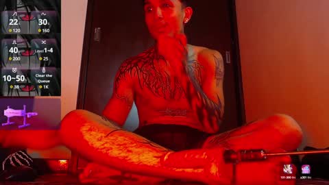 Snapshot of vampiredavyd chatting on December 21, 3:25 am david guzman i model independenthelp me with a thumbs up online show from December 21, 3:25 am