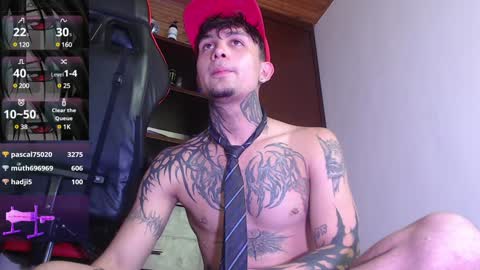 Snapshot of vampiredavyd chatting on December 23, 7:49 am david guzman i model independenthelp me with a thumbs up online show from December 23, 7:49 am