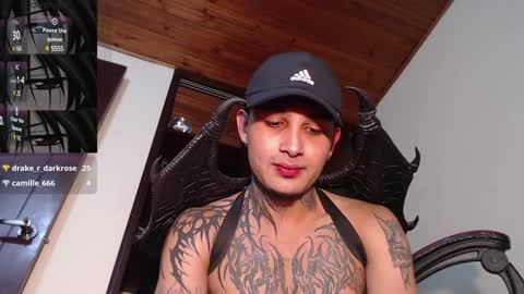 Snapshot of vampiredavyd chatting on December 26, 1:07 am david guzman i model independenthelp me with a thumbs up online show from December 26, 1:07 am