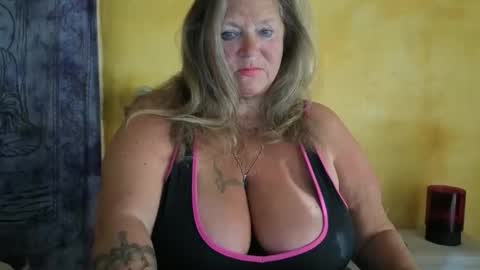 vampwoman online show from April 1, 2:58 pm