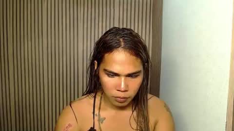 Snapshot of vampy_ebony_laxine chatting on January 5, 12:53 pm vampy_ebony_laxine online show from January 5, 12:53 pm