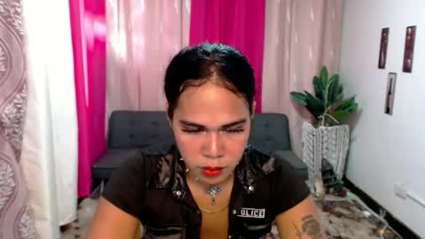 Snapshot of vampy_ebony_laxine chatting on September 10, 12:43 am vampy_ebony_laxine online show from September 10, 12:43 am