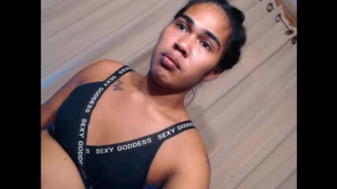 Snapshot of vampy_ebony_laxine chatting on October 20, 3:29 am vampy_ebony_laxine online show from October 20, 3:29 am