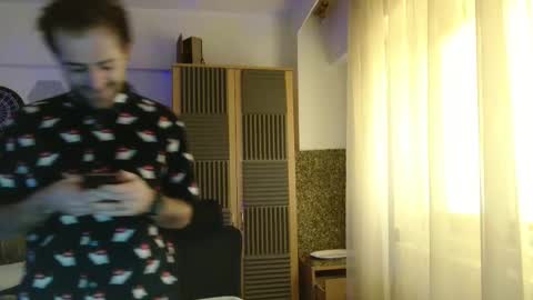 Snapshot of vanceaminator chatting on November 5, 9:20 am Emy online show from November 5, 9:20 am