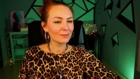 Snapshot of vandarossi chatting on December 8, 8:20 am Vanda online show from December 8, 8:20 am