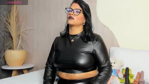 V A N E  online show from March 22, 2:59 am