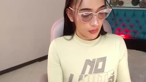 Snapshot of vanelopeee_ chatting on November 23, 3:50 am Vane online show from November 23, 3:50 am