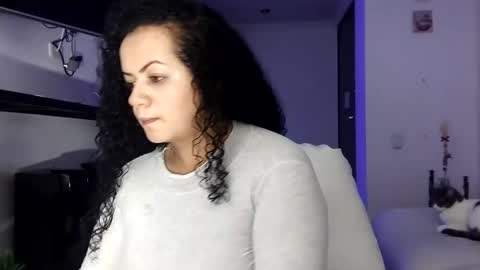 vanessa and samantha online show from February 5, 9:03 am