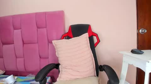 Snapshot of vaness_dior chatting on January 6, 9:54 pm vaness_dior online show from January 6, 9:54 pm