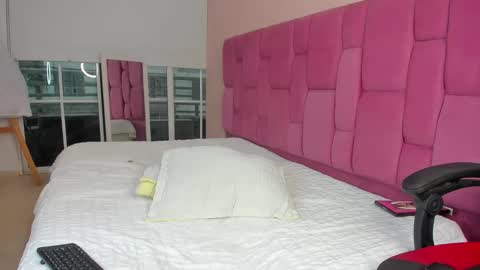 Snapshot of vaness_dior chatting on February 13, 8:34 pm vaness_dior online show from February 13, 8:34 pm