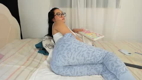 Snapshot of vanessa_fx chatting on December 5, 1:14 am Vanessa online show from December 5, 1:14 am