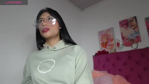 Snapshot of vanessa_lovea chatting on February 26, 5:31 am Vanessa online show from February 26, 5:31 am