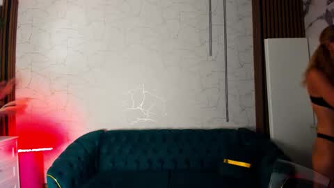 Snapshot of vanessa_posh chatting on October 9, 6:28 pm vanessa_posh online show from October 9, 6:28 pm