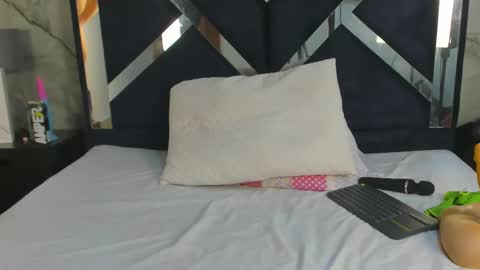 Vanessa Hard online show from February 21, 8:10 pm