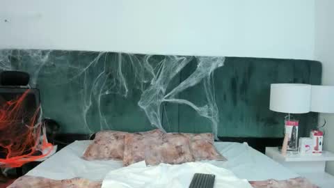 Snapshot of vanessaparis_ chatting on October 18, 9:04 pm Vanessa Sexy Paris online show from October 18, 9:04 pm