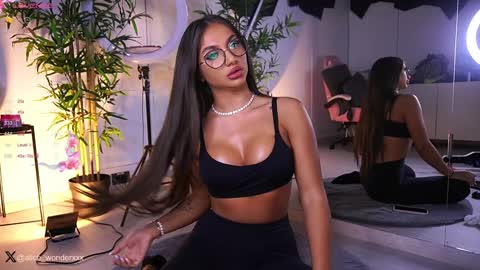 Vanessa Simon online show from January 24, 6:03 am