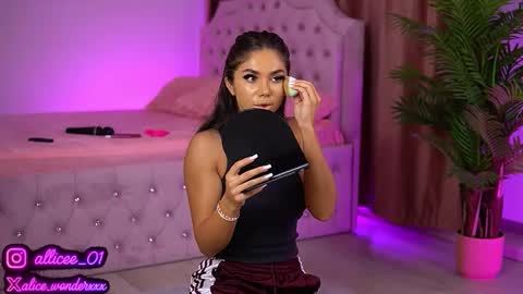 Vanessa Simon online show from September 19, 6:15 am