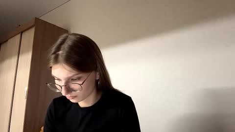 Snapshot of vanfinster chatting on November 26, 5:14 pm Kim online show from November 26, 5:14 pm