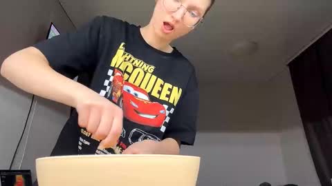 Snapshot of vanfinster chatting on November 29, 3:37 pm Kim online show from November 29, 3:37 pm