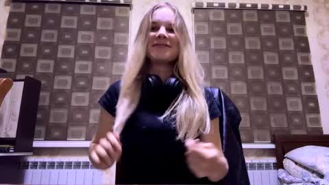 Snapshot of vaniasaisa chatting on November 12, 1:44 pm Saisa online show from November 12, 1:44 pm