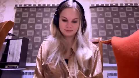 Snapshot of vaniasaisa chatting on November 15, 12:56 pm Saisa online show from November 15, 12:56 pm