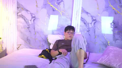 Snapshot of vanilla_hot_ chatting on October 12, 7:24 pm vanilla_hot_ online show from October 12, 7:24 pm