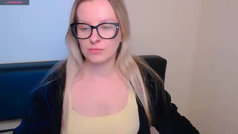 Mia online show from October 13, 6:35 am