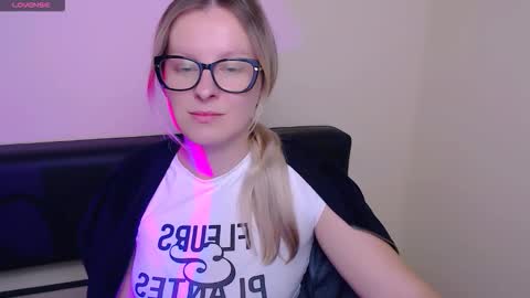 Mia online show from October 14, 6:58 am