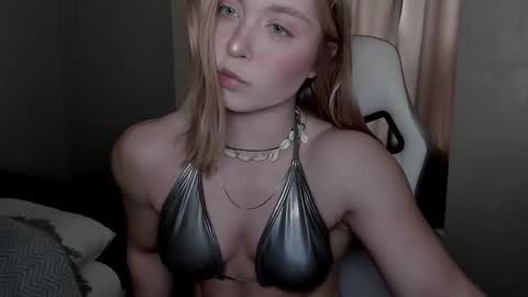 Snapshot of vanillalivitski chatting on September 15, 11:10 am Vanilla online show from September 15, 11:10 am