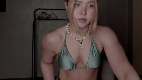 Snapshot of vanillalivitski chatting on October 1, 2:45 pm Vanilla online show from October 1, 2:45 pm