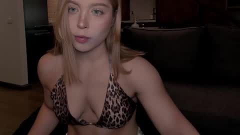 Snapshot of vanillalivitski chatting on November 6, 1:12 pm Vanilla online show from November 6, 1:12 pm