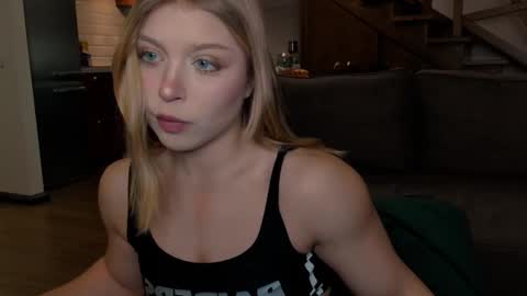 Snapshot of vanillalivitski chatting on November 18, 1:59 pm Vanilla online show from November 18, 1:59 pm