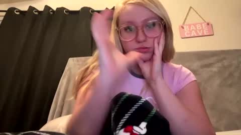 vanillapuddingpie online show from January 6, 5:19 am