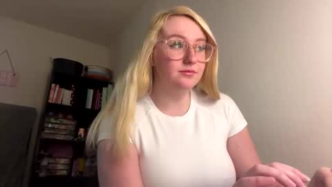 vanillapuddingpie online show from January 7, 5:20 pm