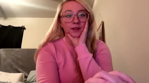 vanillapuddingpie online show from January 19, 2:57 am