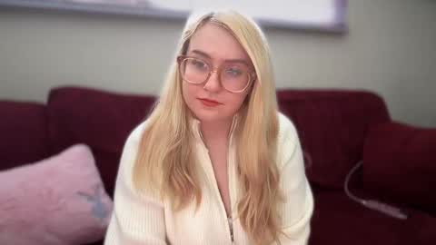 vanillapuddingpie online show from February 18, 4:05 pm