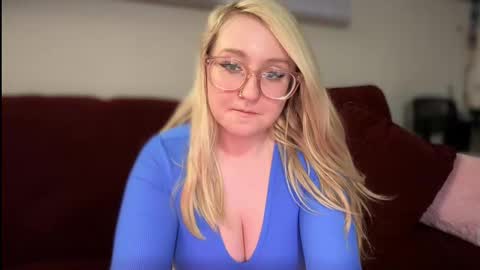 vanillapuddingpie online show from February 28, 3:59 am